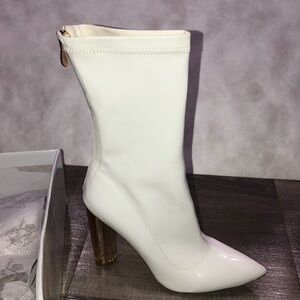 Cape Robbin White Patent Ella-2 Boots New